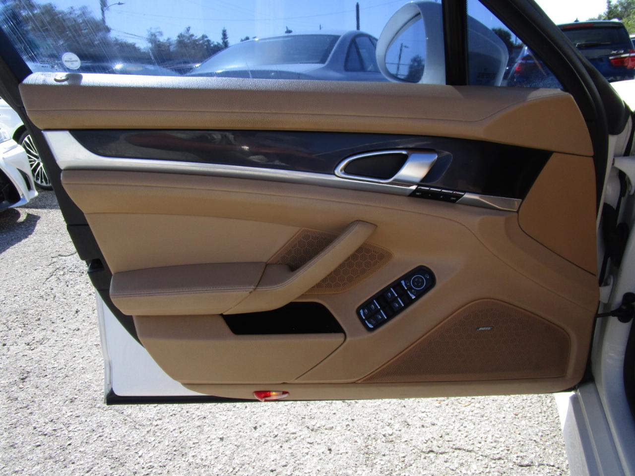 Porsche Panamera 4 2011