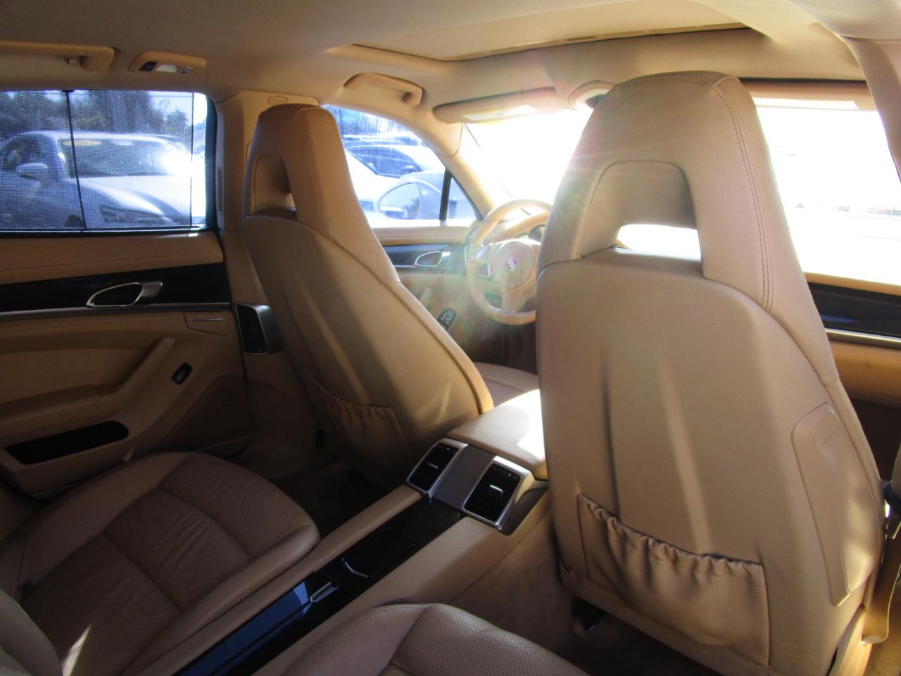 Porsche Panamera 4 2011