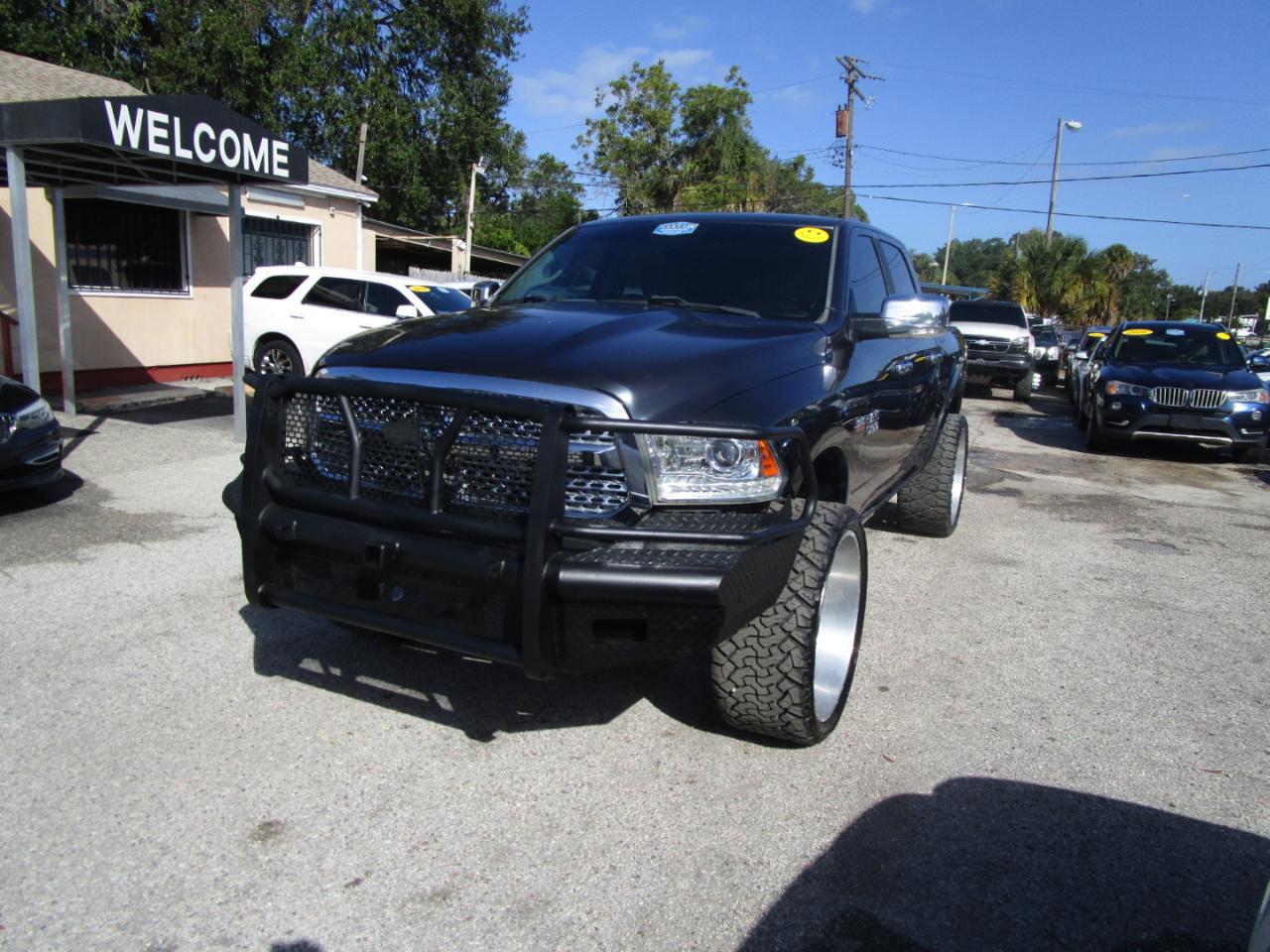 RAM 1500 Laramie Crew Cab SWB 4WD 2017