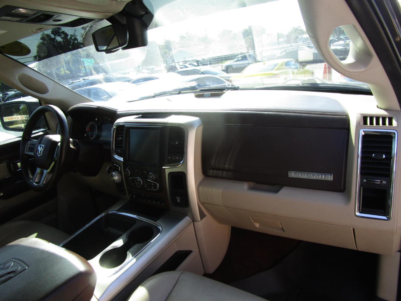 RAM 1500 Laramie Crew Cab SWB 4WD 2017
