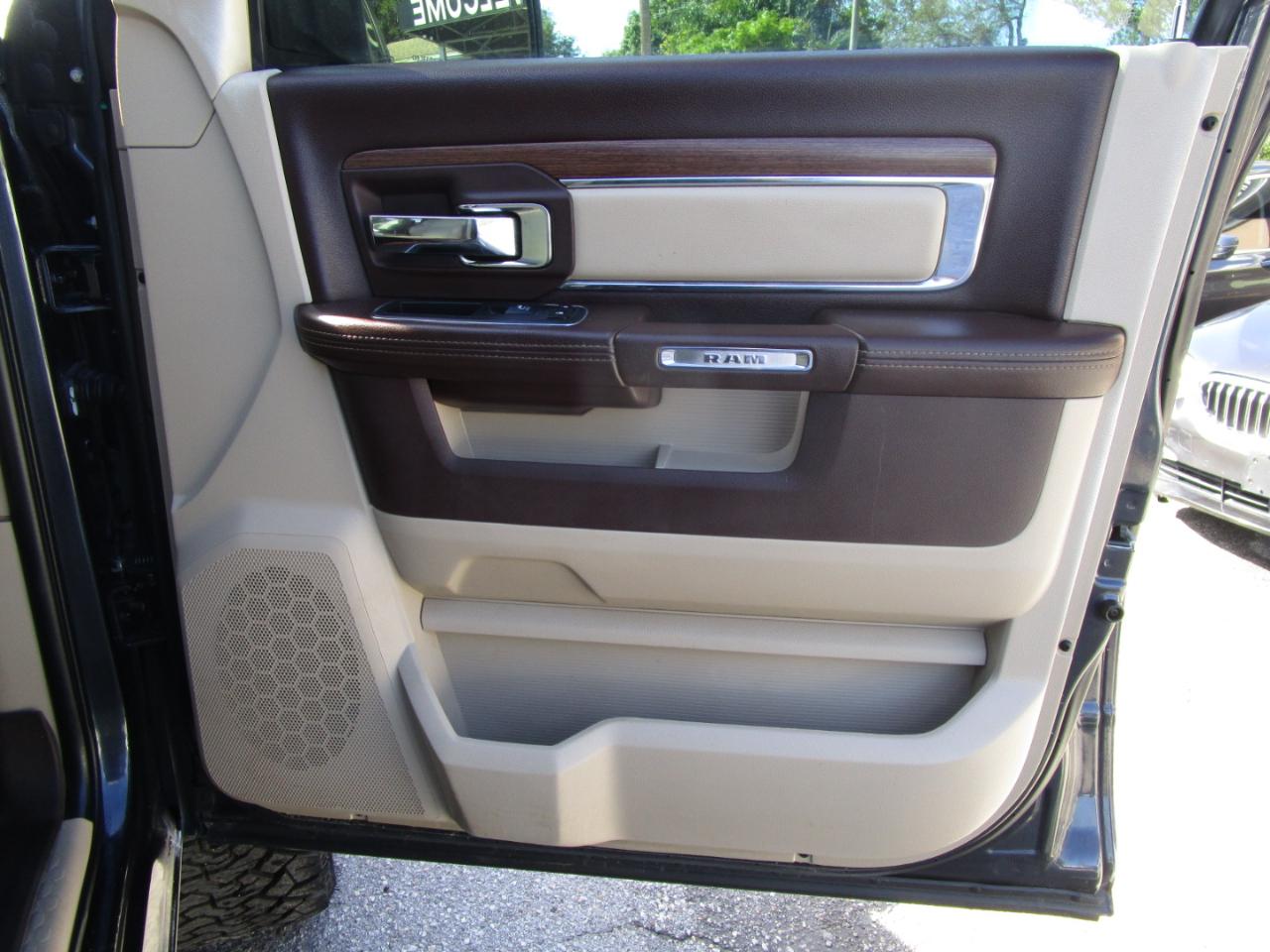 RAM 1500 Laramie Crew Cab SWB 4WD 2017