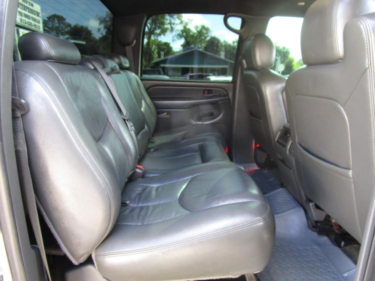 Chevrolet Silverado 3500 Work Truck Crew Cab 4WD DRW 2006