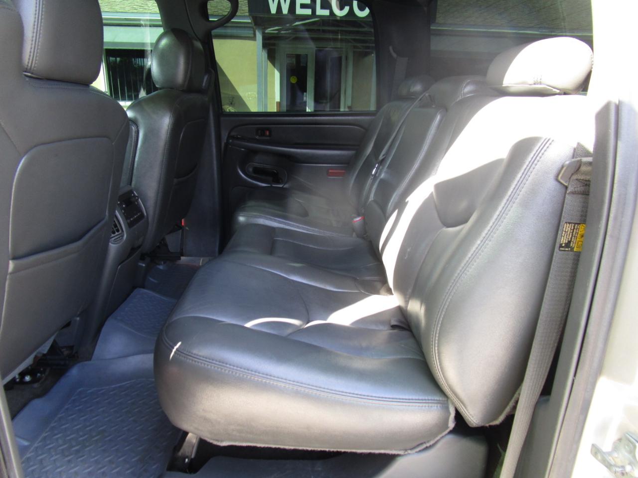 Chevrolet Silverado 3500 Work Truck Crew Cab 4WD DRW 2006