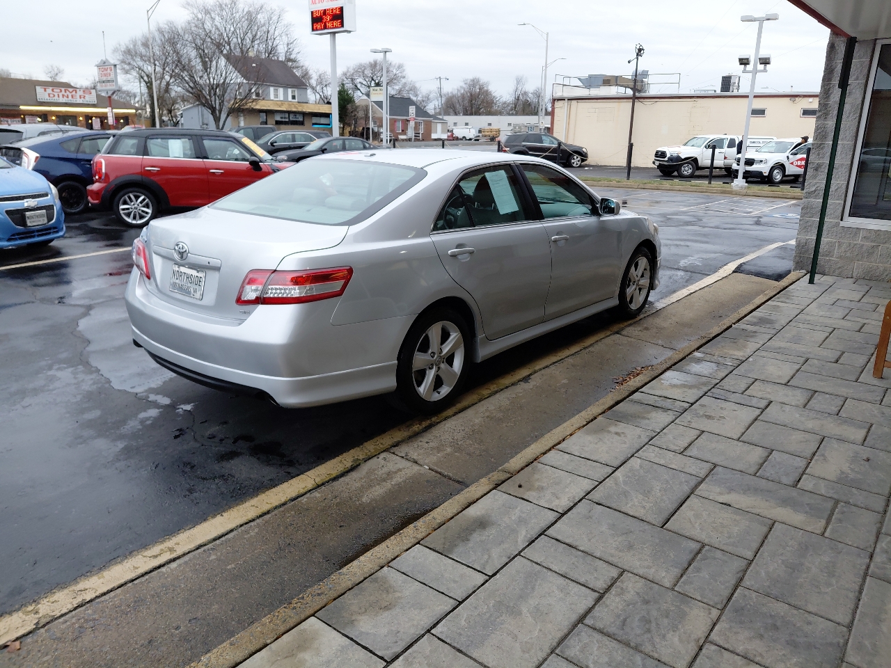 Toyota Camry 4dr Sdn I4 Man (Natl) 2010