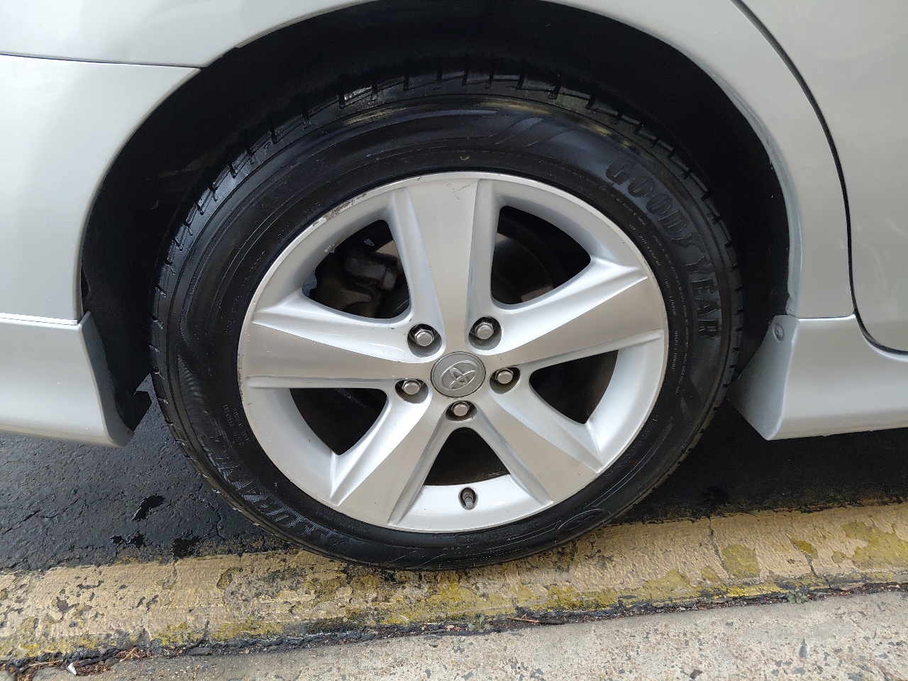 Toyota Camry 4dr Sdn I4 Man (Natl) 2010