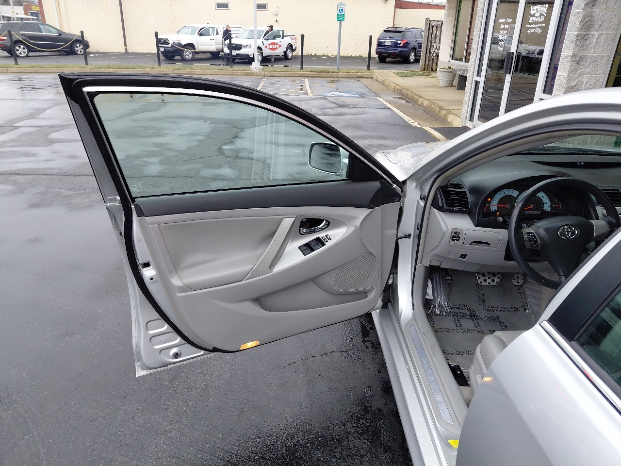 Toyota Camry 4dr Sdn I4 Man (Natl) 2010