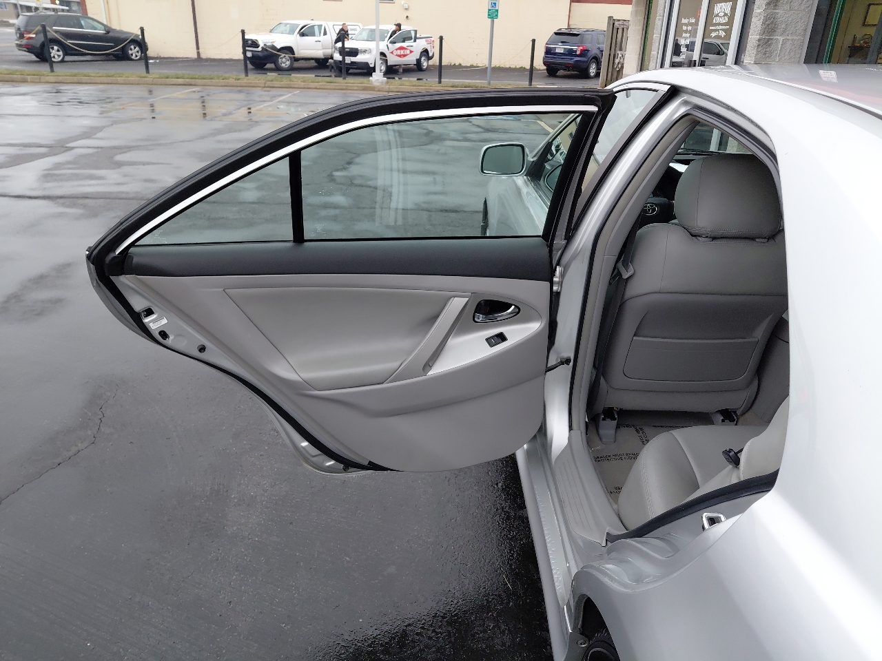 Toyota Camry 4dr Sdn I4 Man (Natl) 2010