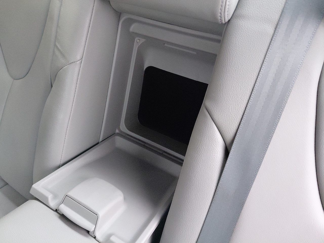 Toyota Camry 4dr Sdn I4 Man (Natl) 2010