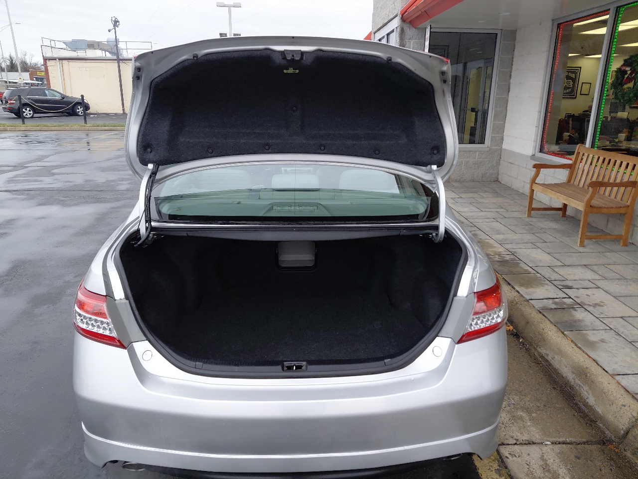 Toyota Camry 4dr Sdn I4 Man (Natl) 2010