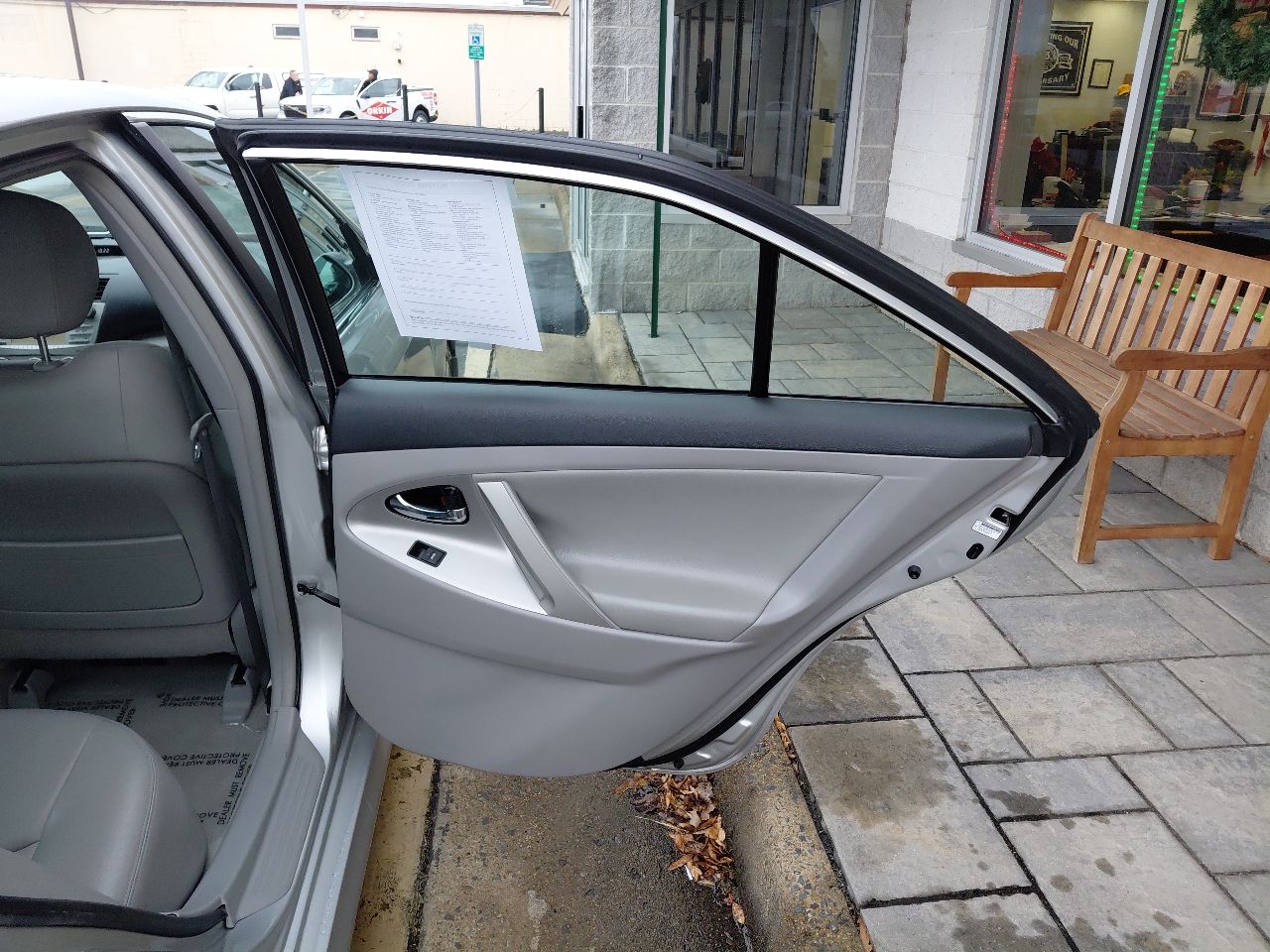 Toyota Camry 4dr Sdn I4 Man (Natl) 2010