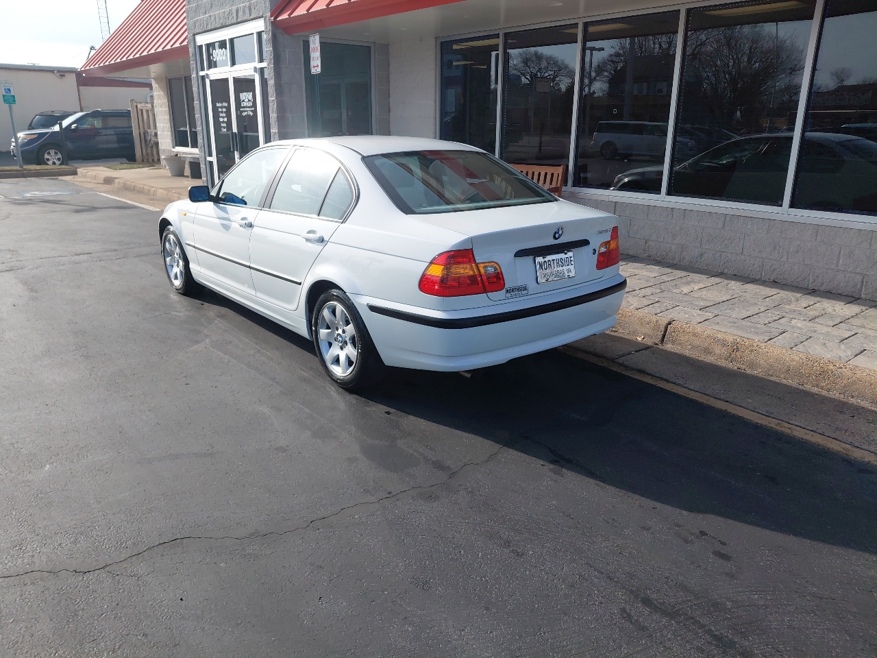 BMW 3 Series 325i 4dr Sdn RWD 2002