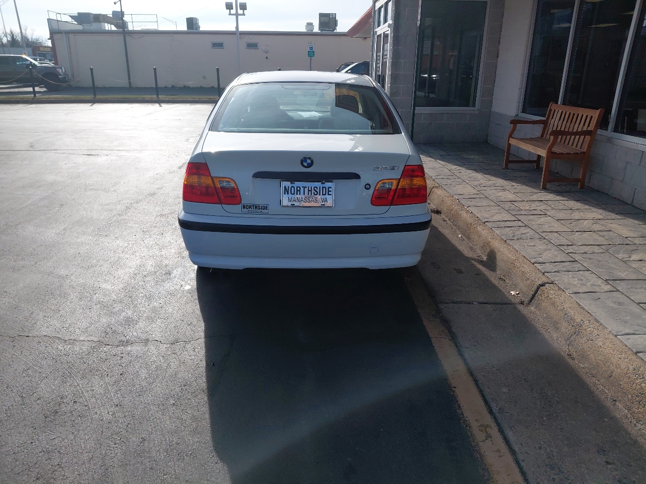 BMW 3 Series 325i 4dr Sdn RWD 2002