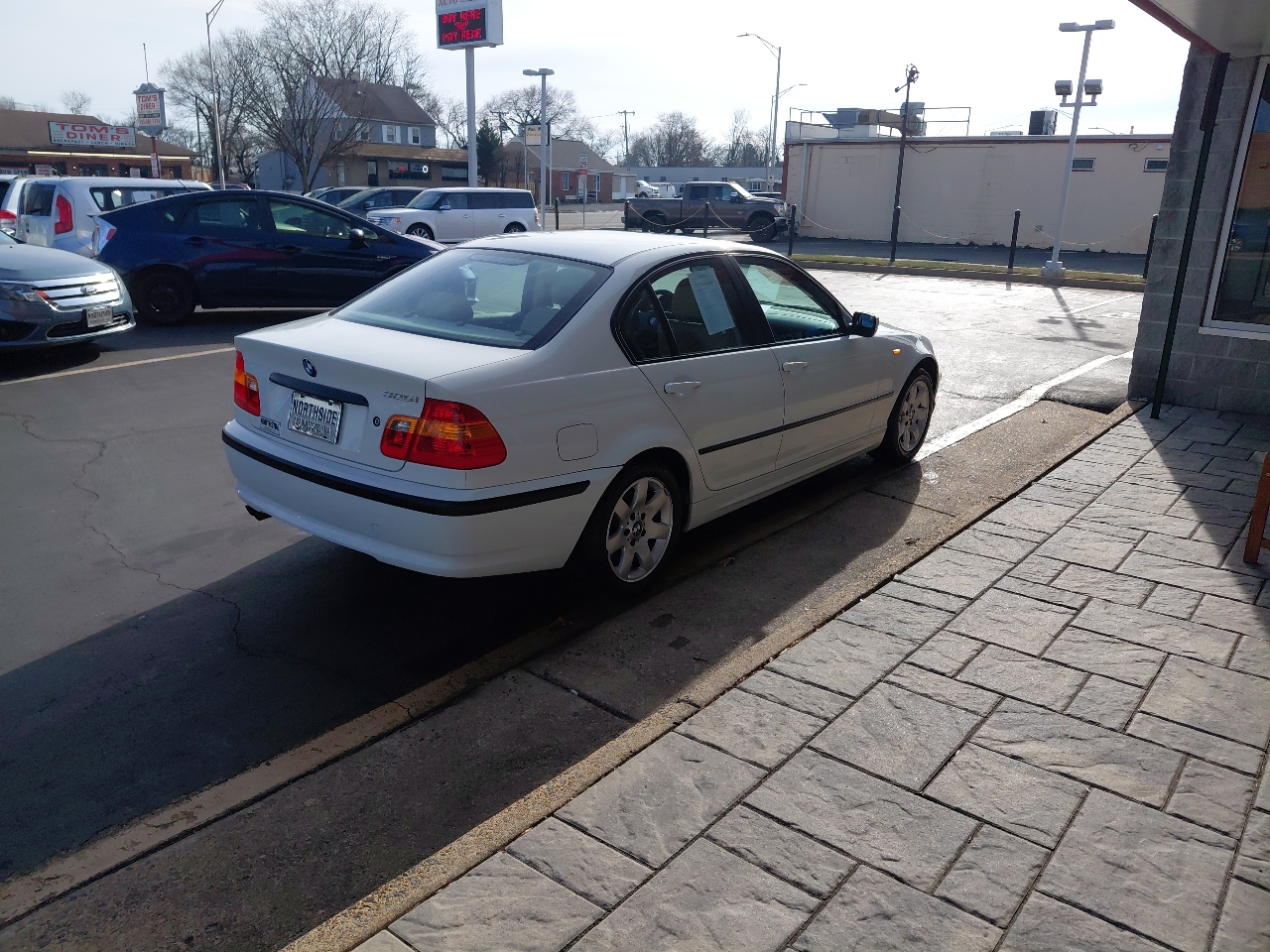BMW 3 Series 325i 4dr Sdn RWD 2002
