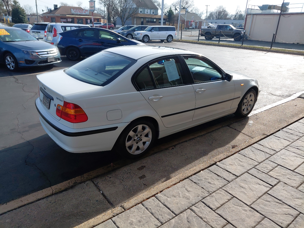 BMW 3 Series 325i 4dr Sdn RWD 2002
