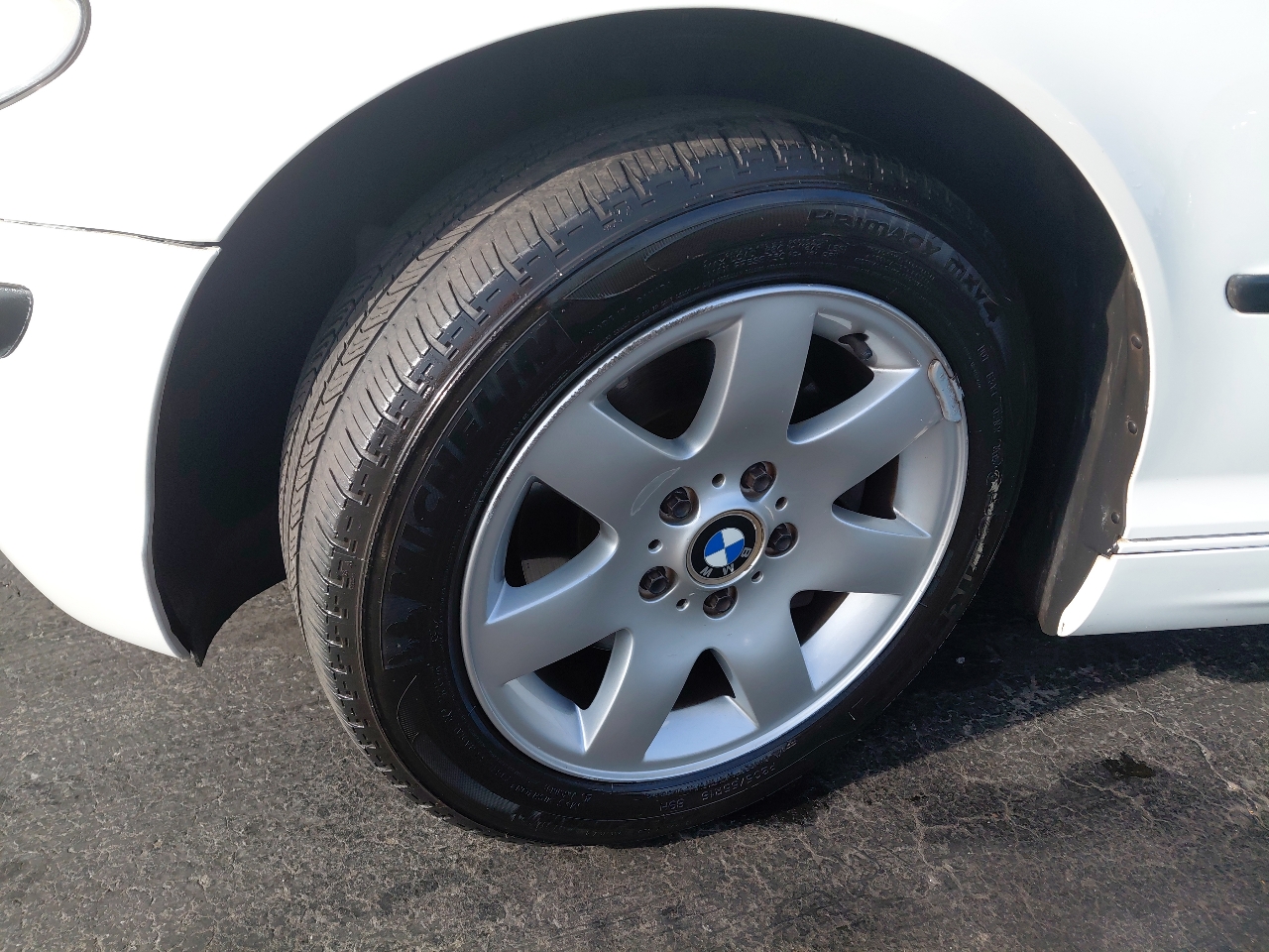 BMW 3 Series 325i 4dr Sdn RWD 2002