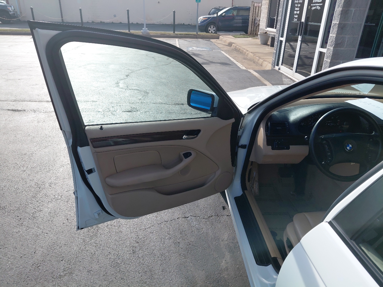 BMW 3 Series 325i 4dr Sdn RWD 2002