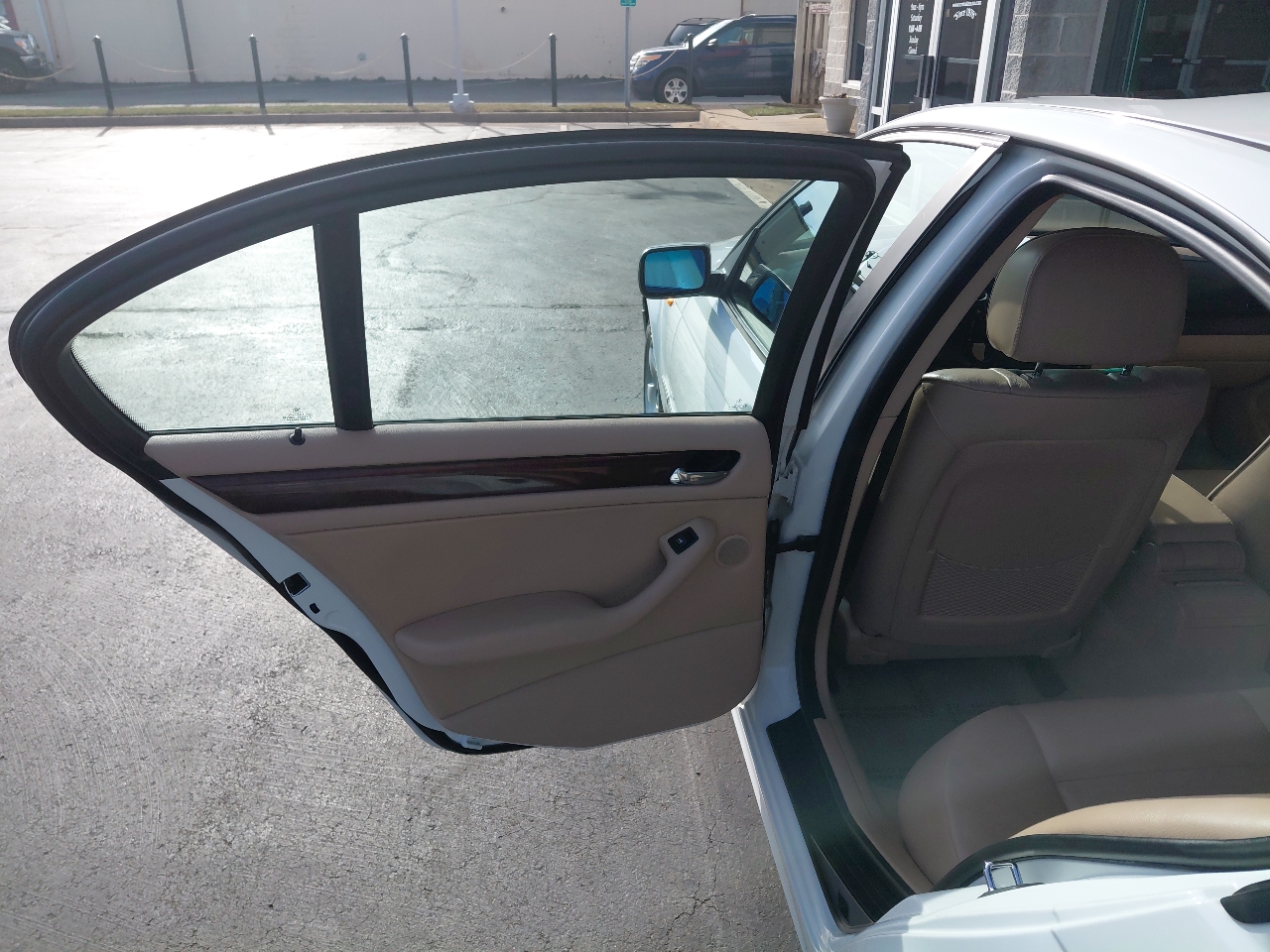 BMW 3 Series 325i 4dr Sdn RWD 2002