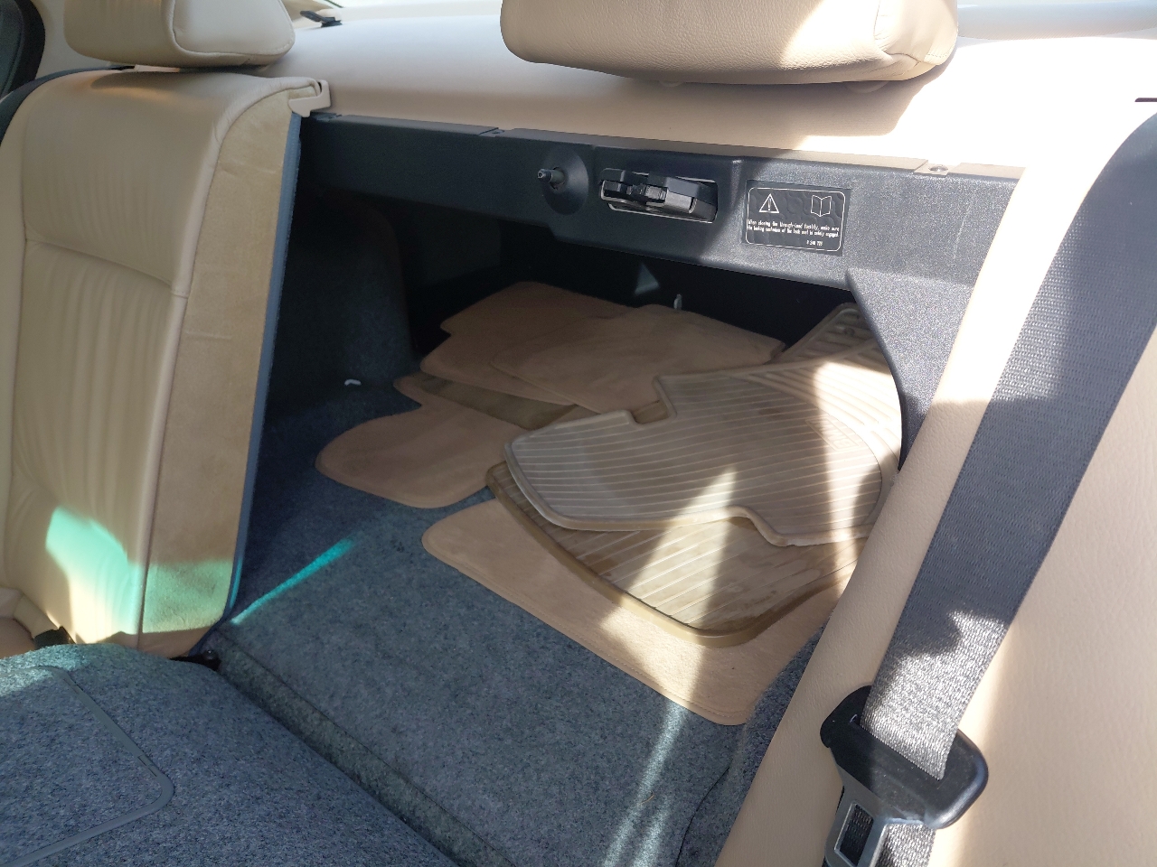 BMW 3 Series 325i 4dr Sdn RWD 2002