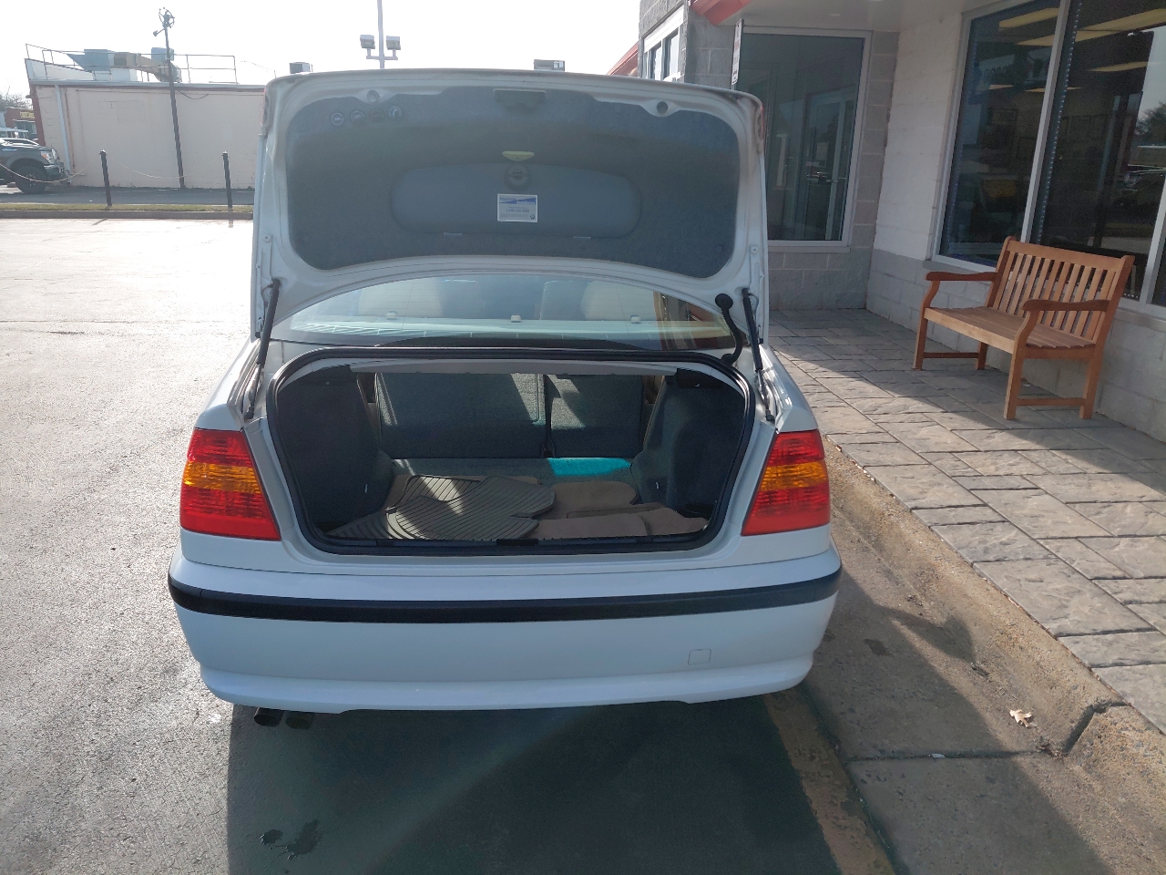 BMW 3 Series 325i 4dr Sdn RWD 2002