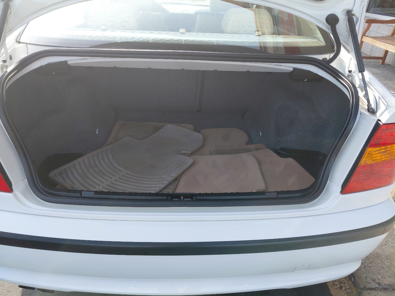 BMW 3 Series 325i 4dr Sdn RWD 2002