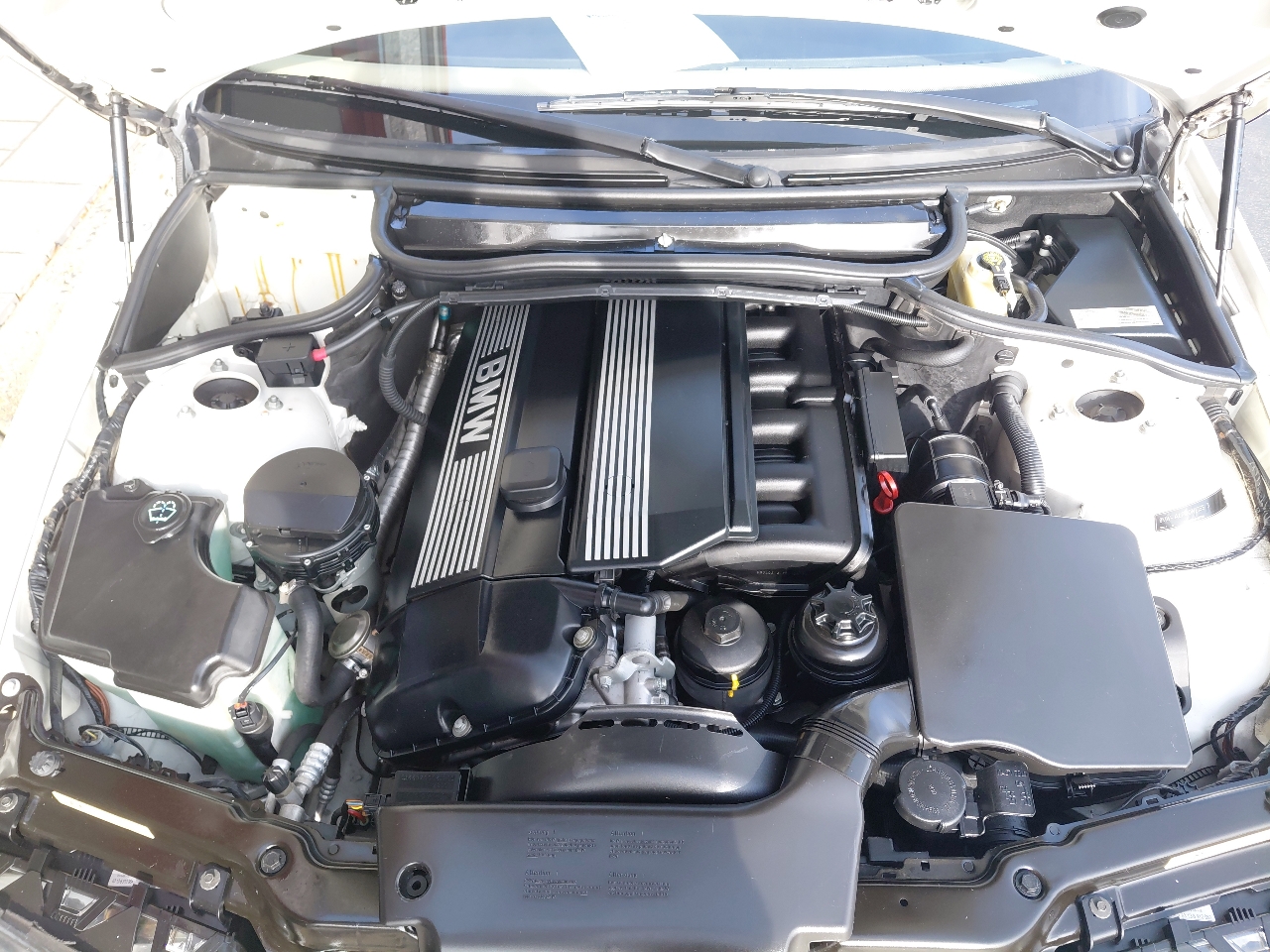 BMW 3 Series 325i 4dr Sdn RWD 2002