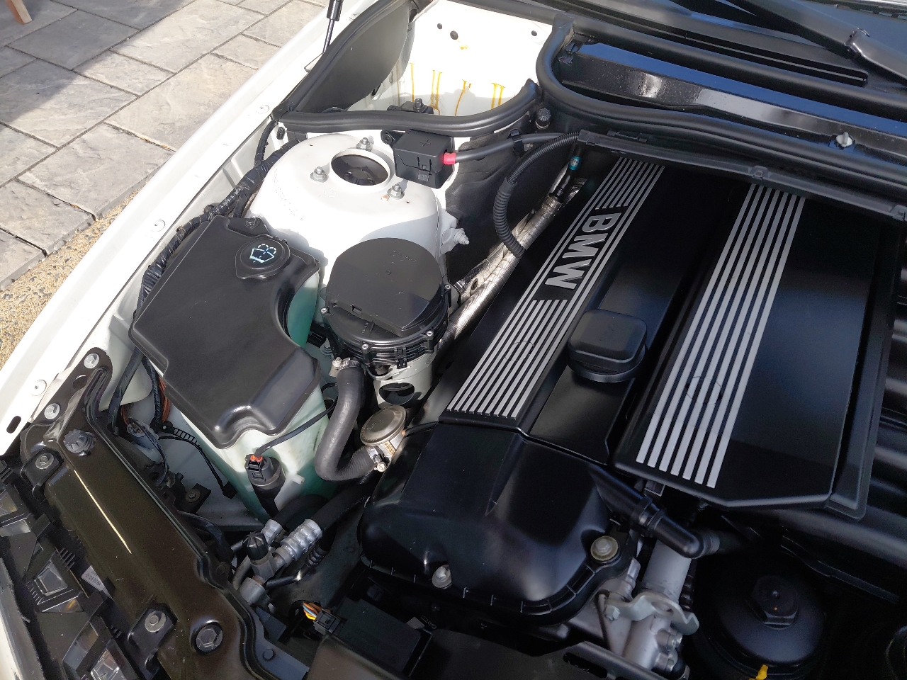 BMW 3 Series 325i 4dr Sdn RWD 2002