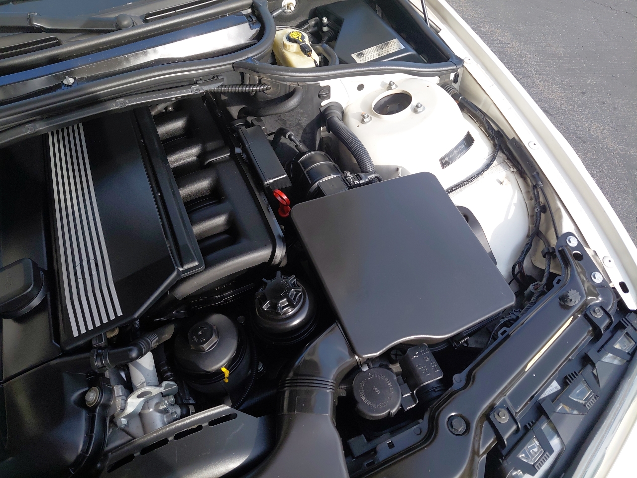 BMW 3 Series 325i 4dr Sdn RWD 2002