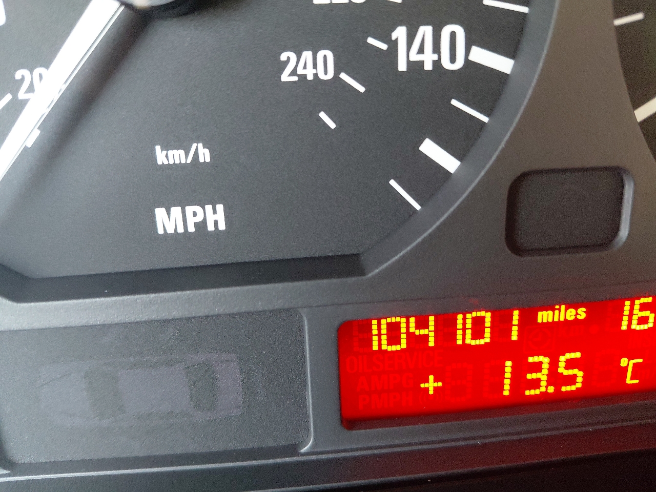 BMW 3 Series 325i 4dr Sdn RWD 2002