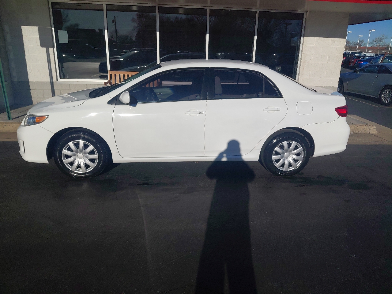 Toyota Corolla 4dr Sdn Auto LE (Natl) 2011