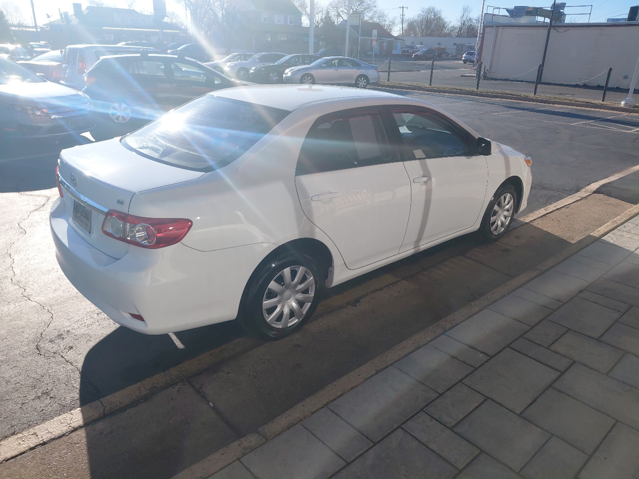 Toyota Corolla 4dr Sdn Auto LE (Natl) 2011