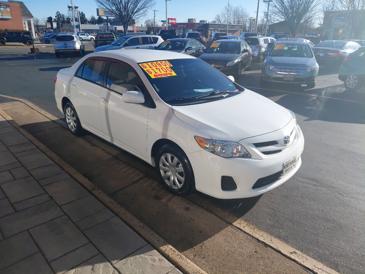 Toyota Corolla 4dr Sdn Auto LE (Natl) 2011