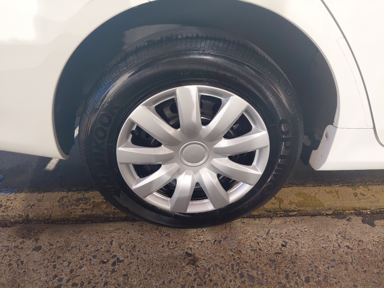 Toyota Corolla 4dr Sdn Auto LE (Natl) 2011