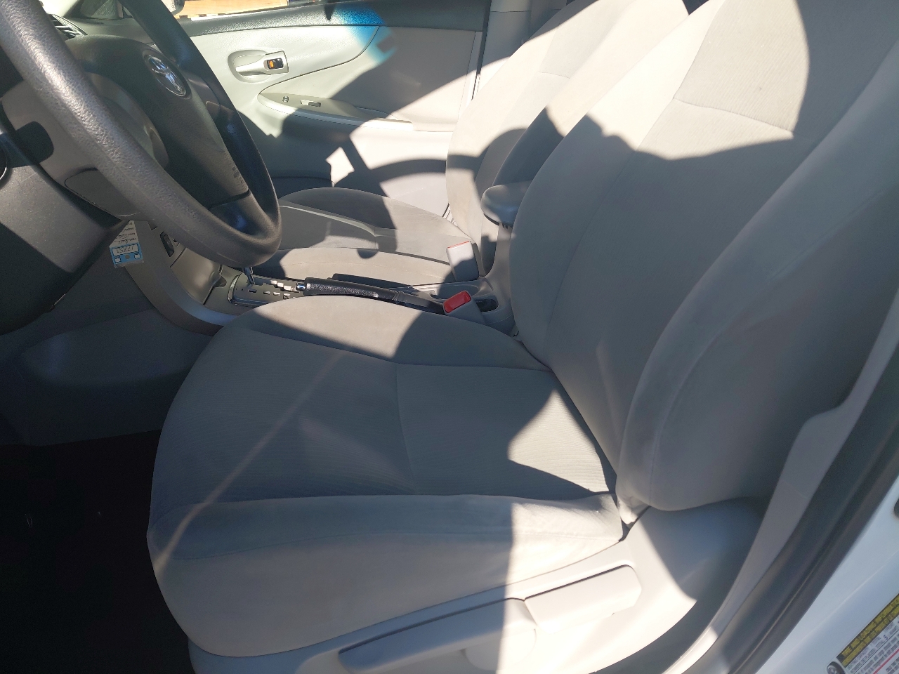 Toyota Corolla 4dr Sdn Auto LE (Natl) 2011