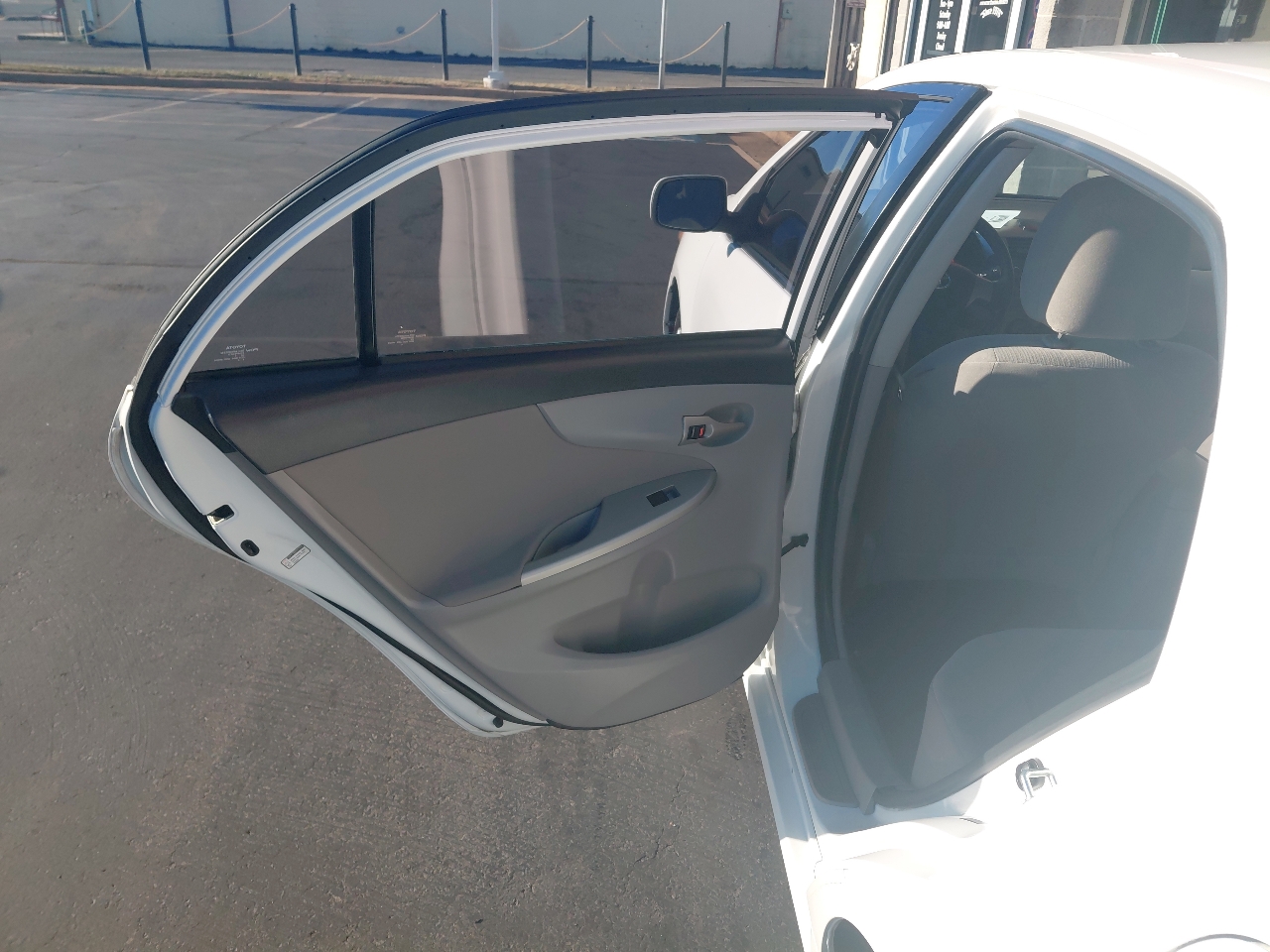 Toyota Corolla 4dr Sdn Auto LE (Natl) 2011