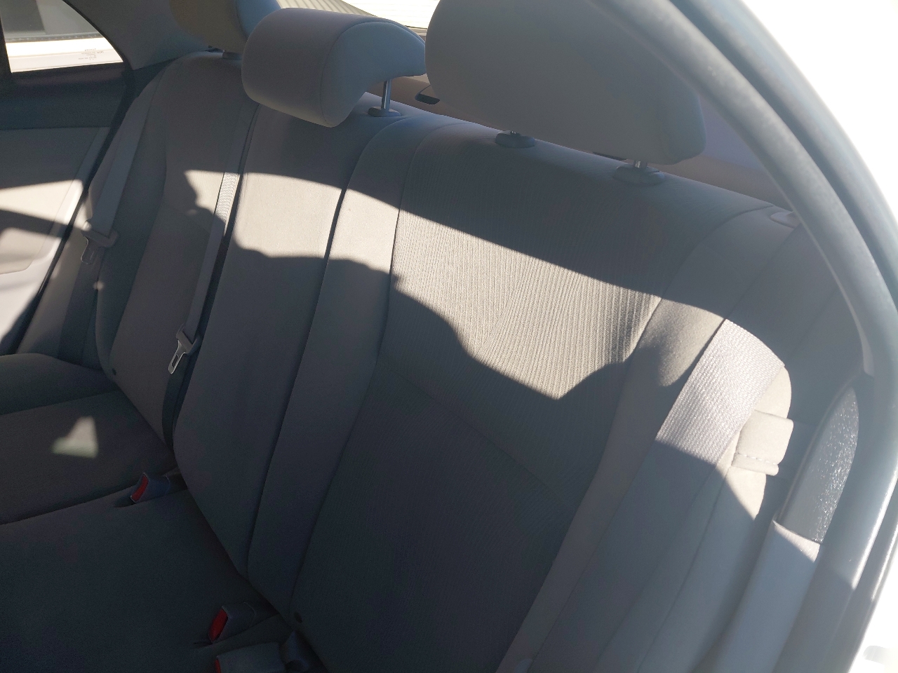 Toyota Corolla 4dr Sdn Auto LE (Natl) 2011