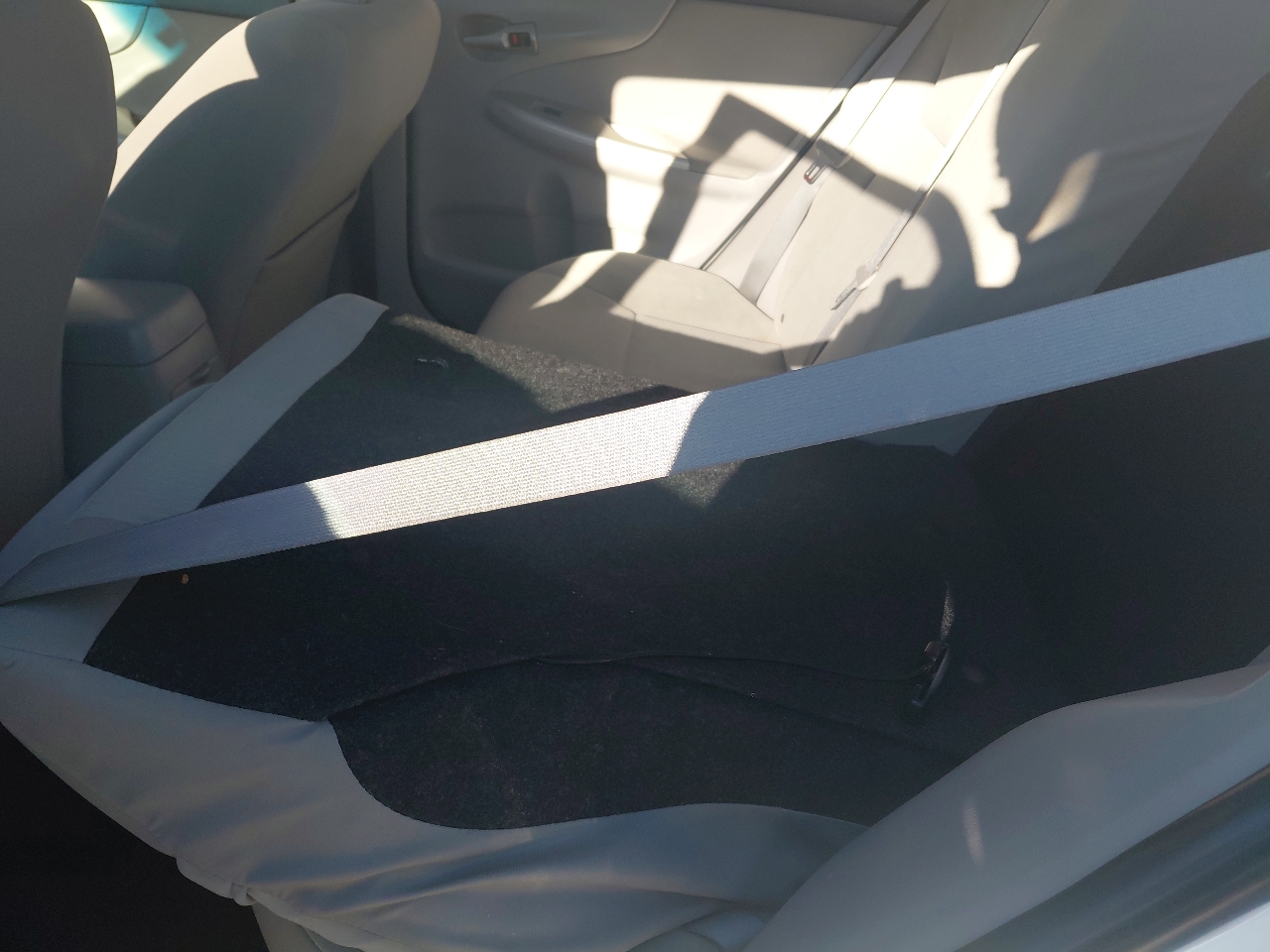 Toyota Corolla 4dr Sdn Auto LE (Natl) 2011