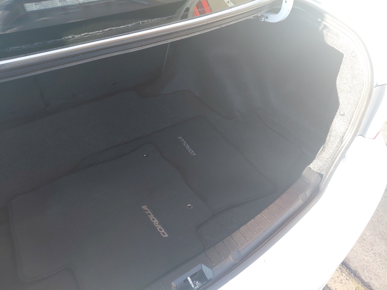 Toyota Corolla 4dr Sdn Auto LE (Natl) 2011