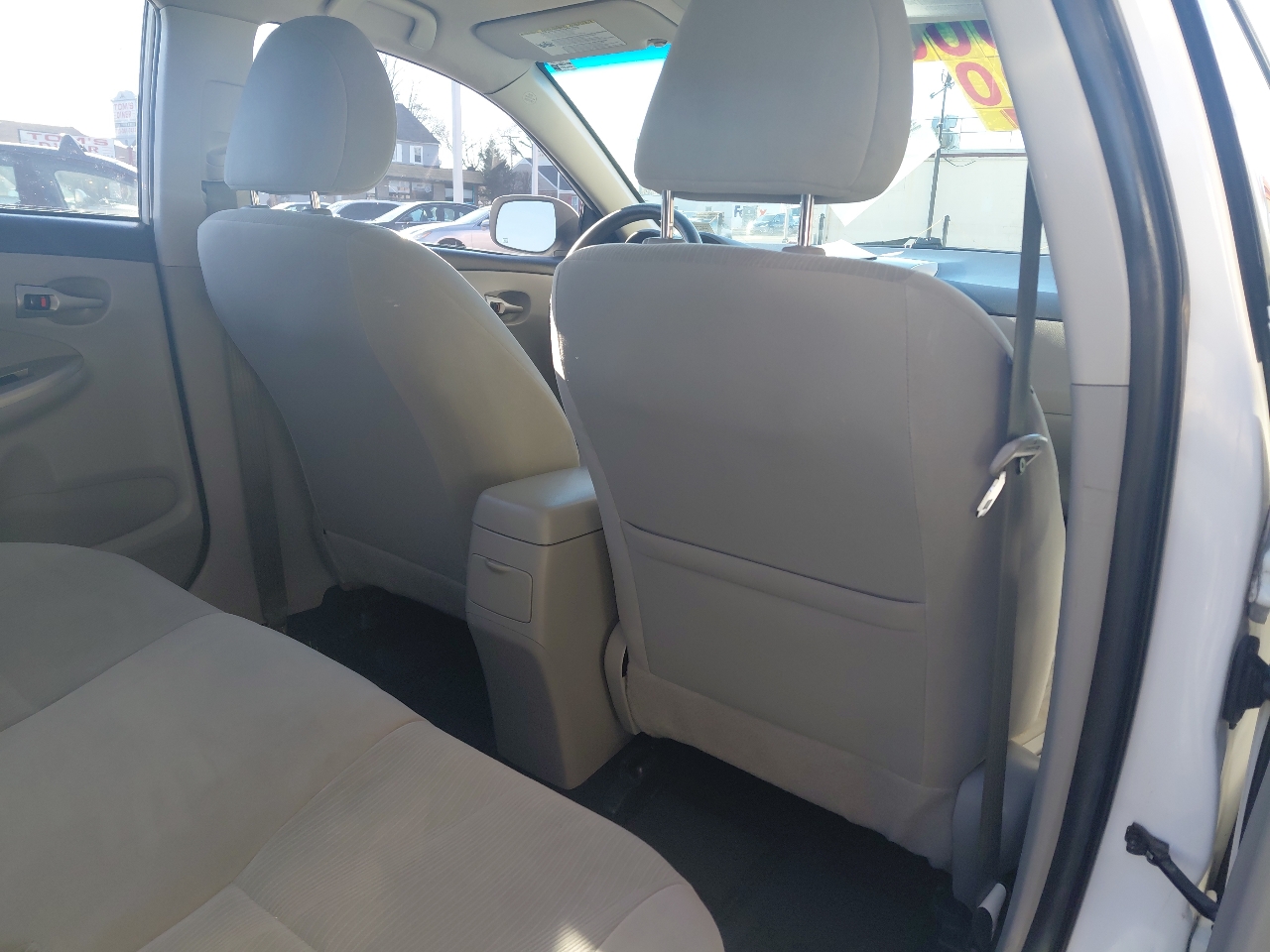 Toyota Corolla 4dr Sdn Auto LE (Natl) 2011