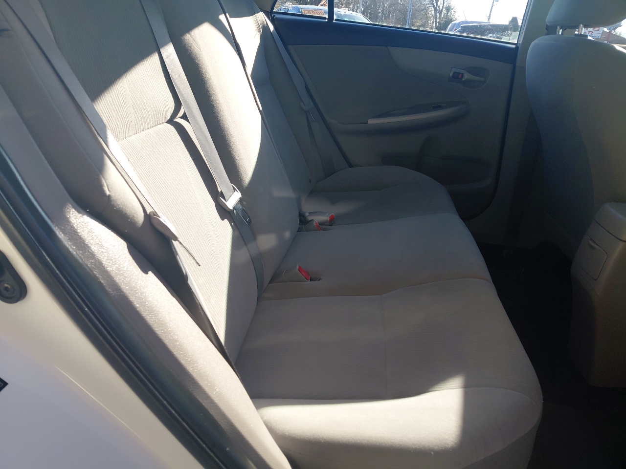 Toyota Corolla 4dr Sdn Auto LE (Natl) 2011