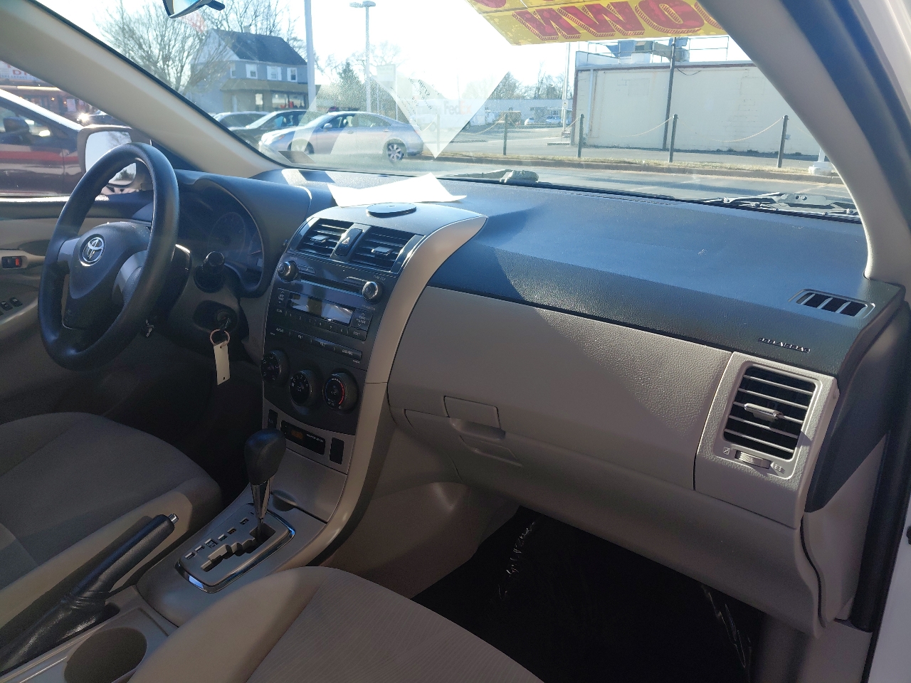 Toyota Corolla 4dr Sdn Auto LE (Natl) 2011