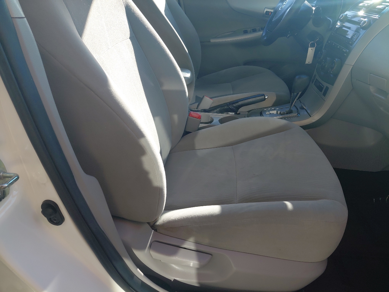 Toyota Corolla 4dr Sdn Auto LE (Natl) 2011