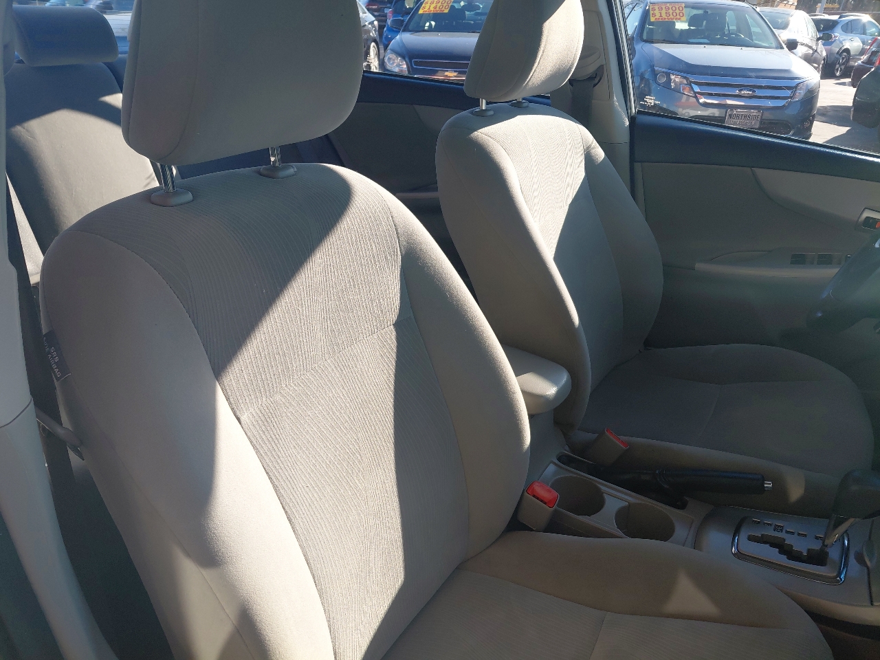 Toyota Corolla 4dr Sdn Auto LE (Natl) 2011