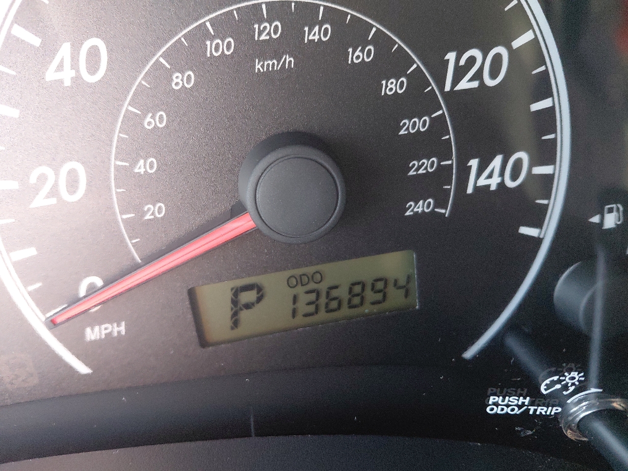 Toyota Corolla 4dr Sdn Auto LE (Natl) 2011