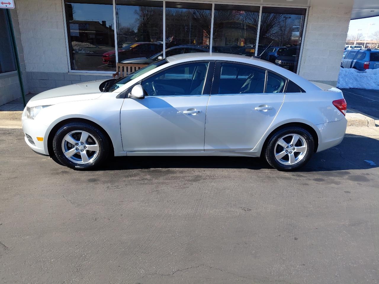 Chevrolet Cruze 4dr Sdn LT w/1LT 2011