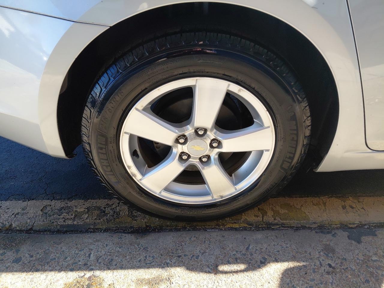 Chevrolet Cruze 4dr Sdn LT w/1LT 2011