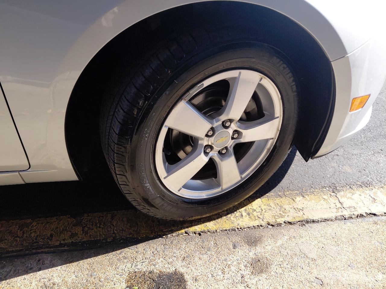 Chevrolet Cruze 4dr Sdn LT w/1LT 2011