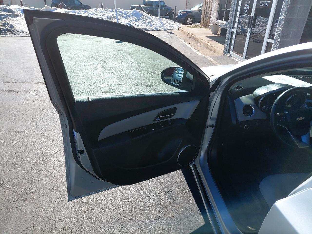 Chevrolet Cruze 4dr Sdn LT w/1LT 2011