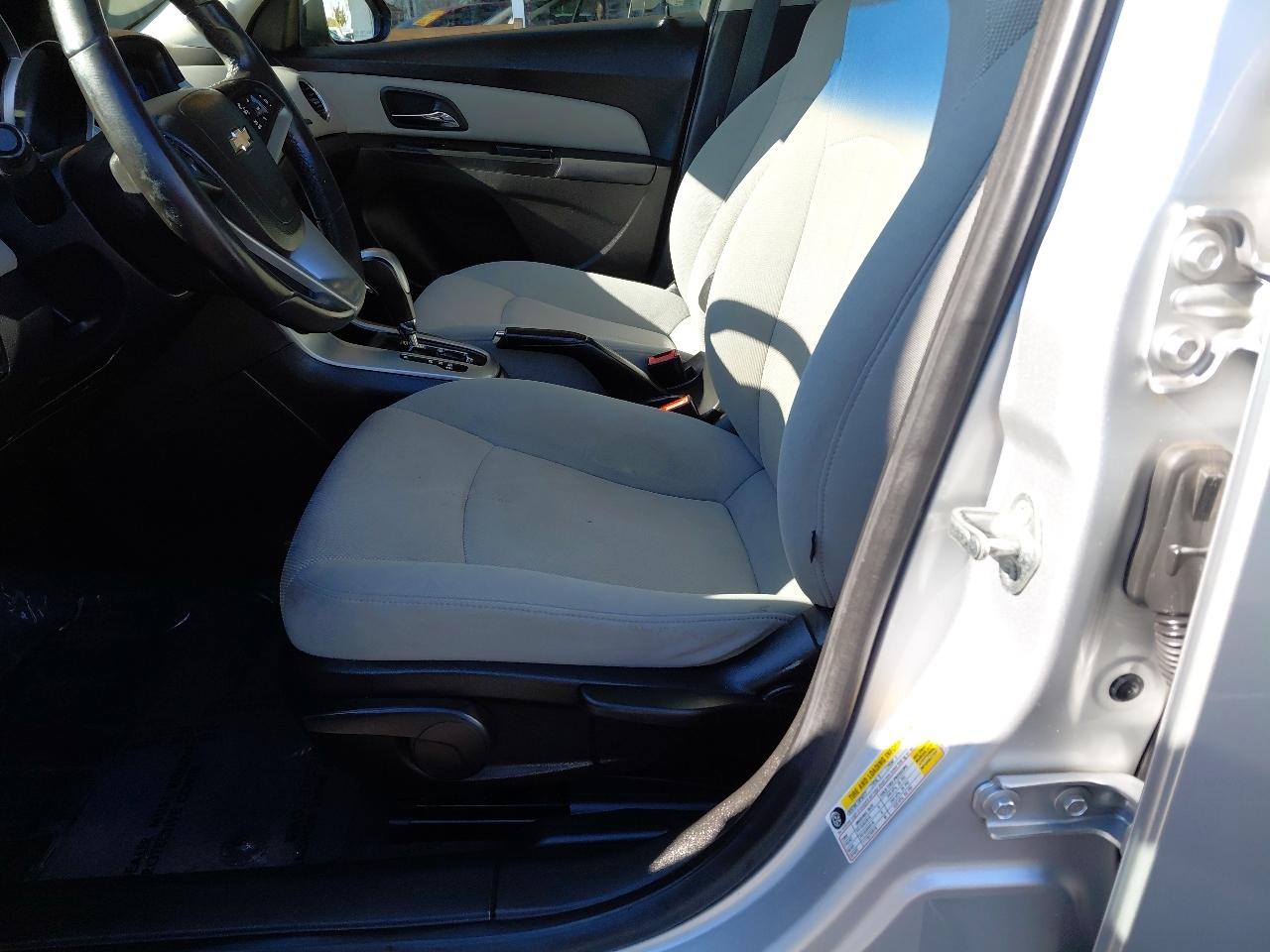 Chevrolet Cruze 4dr Sdn LT w/1LT 2011