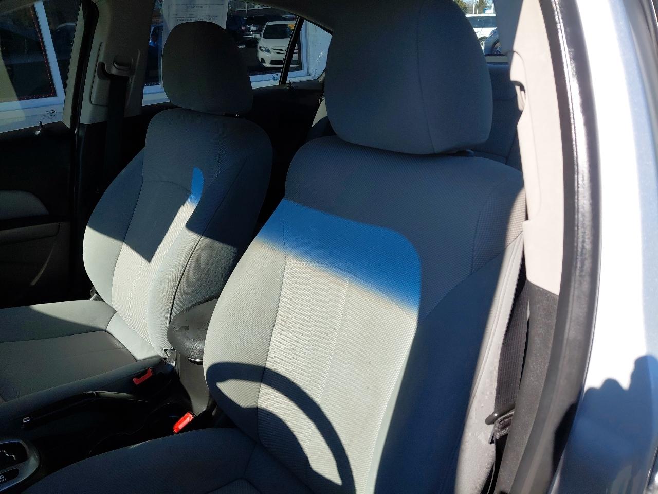 Chevrolet Cruze 4dr Sdn LT w/1LT 2011