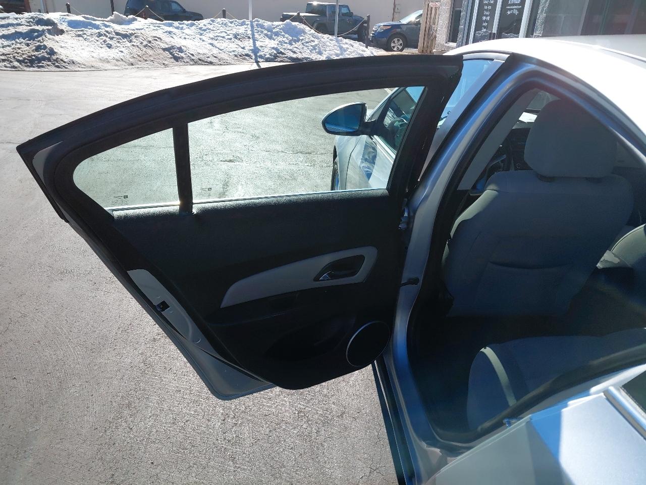 Chevrolet Cruze 4dr Sdn LT w/1LT 2011